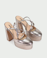 Lola Cruz Pumps